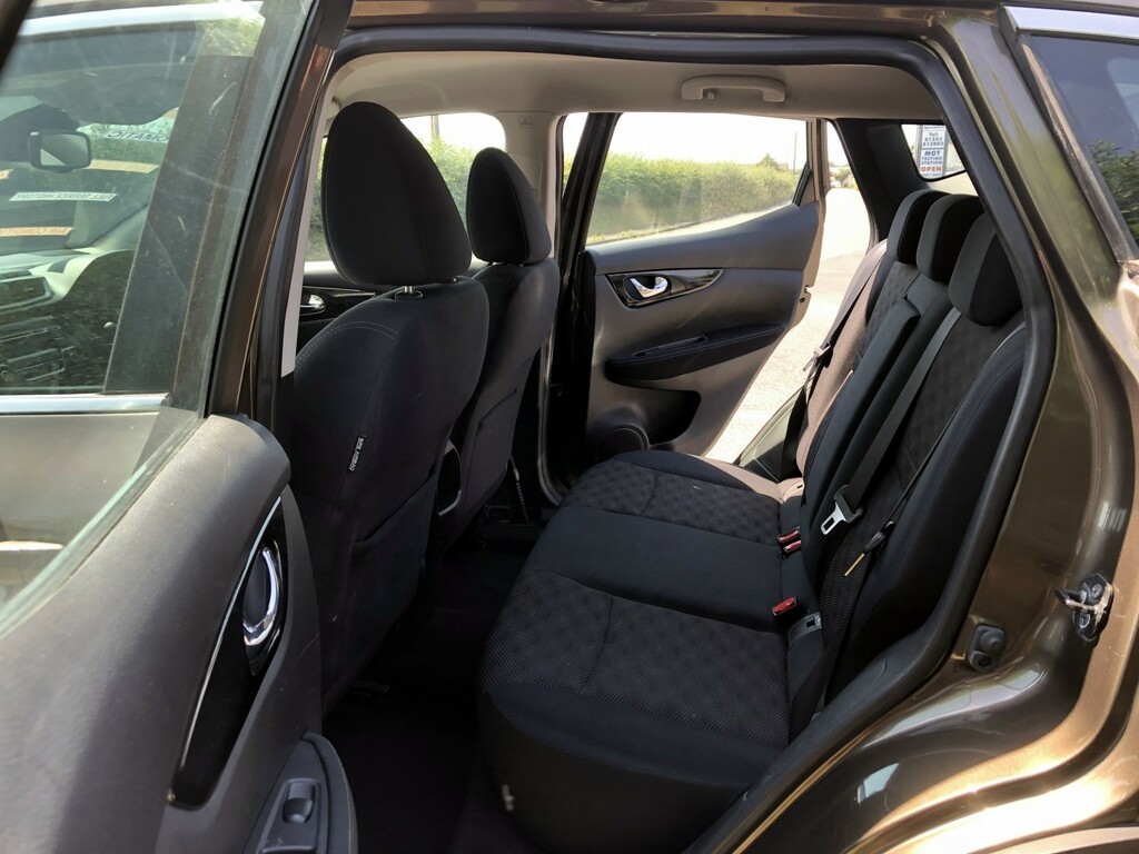 Nissan Qashqai Hatchback 1.6 Dci Acenta Turbo Ha Beige #4