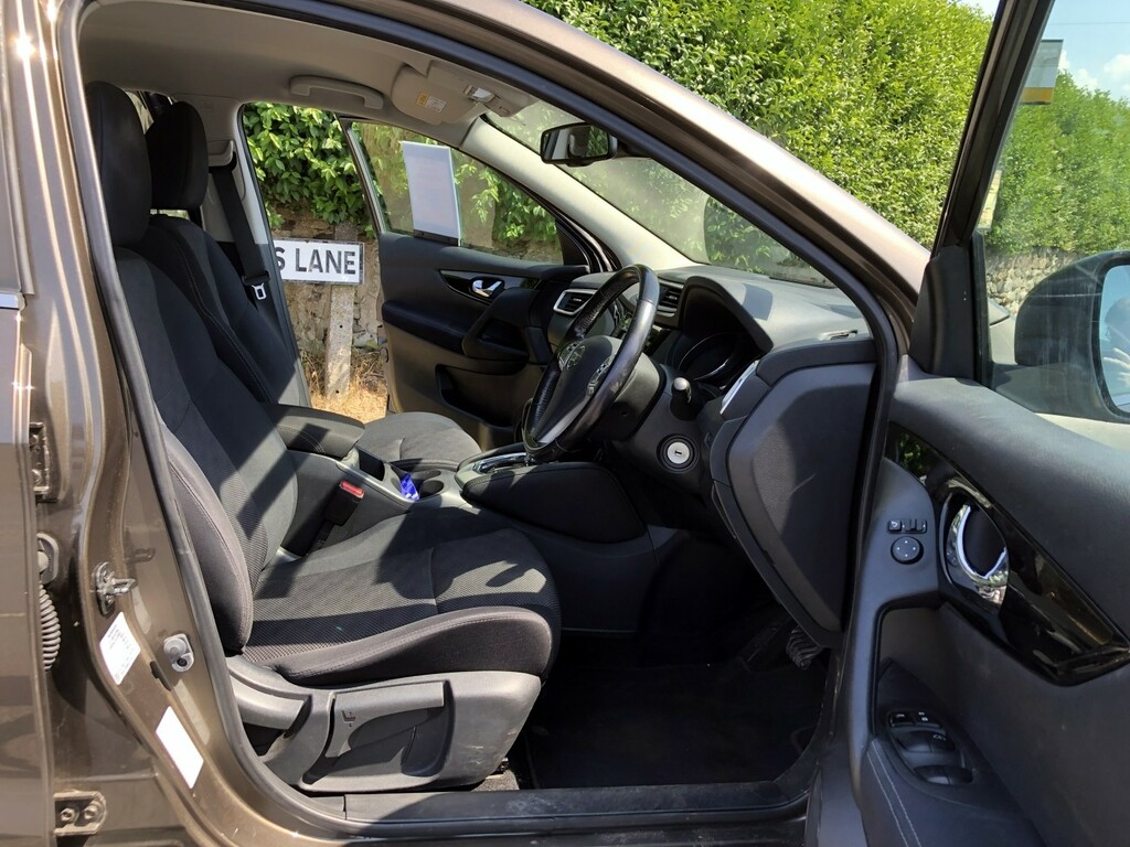 Nissan Qashqai Hatchback 1.6 Dci Acenta Turbo Ha Beige #3