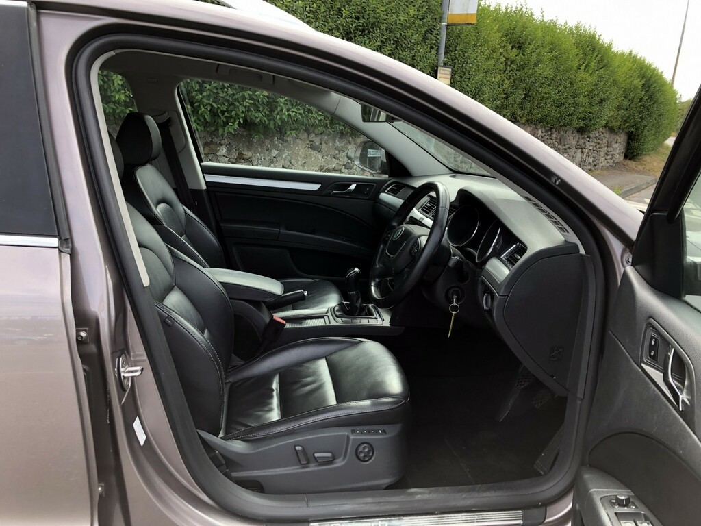 Skoda Superb 2.0 Tdi Elegance Turbo 6 Speed Estat Purple #3