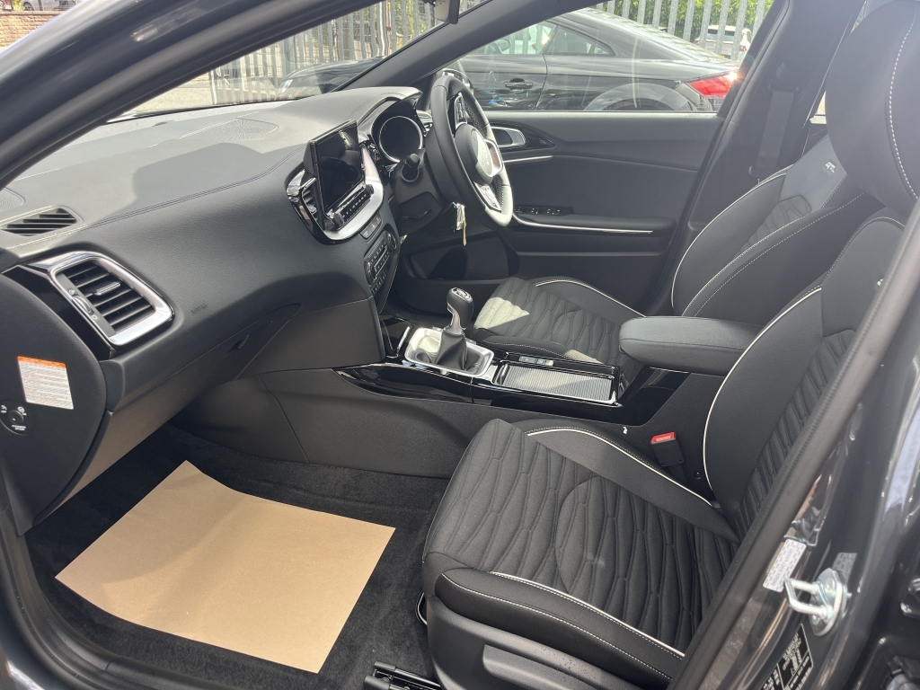 Kia Xceed Hatchback  Silver #4