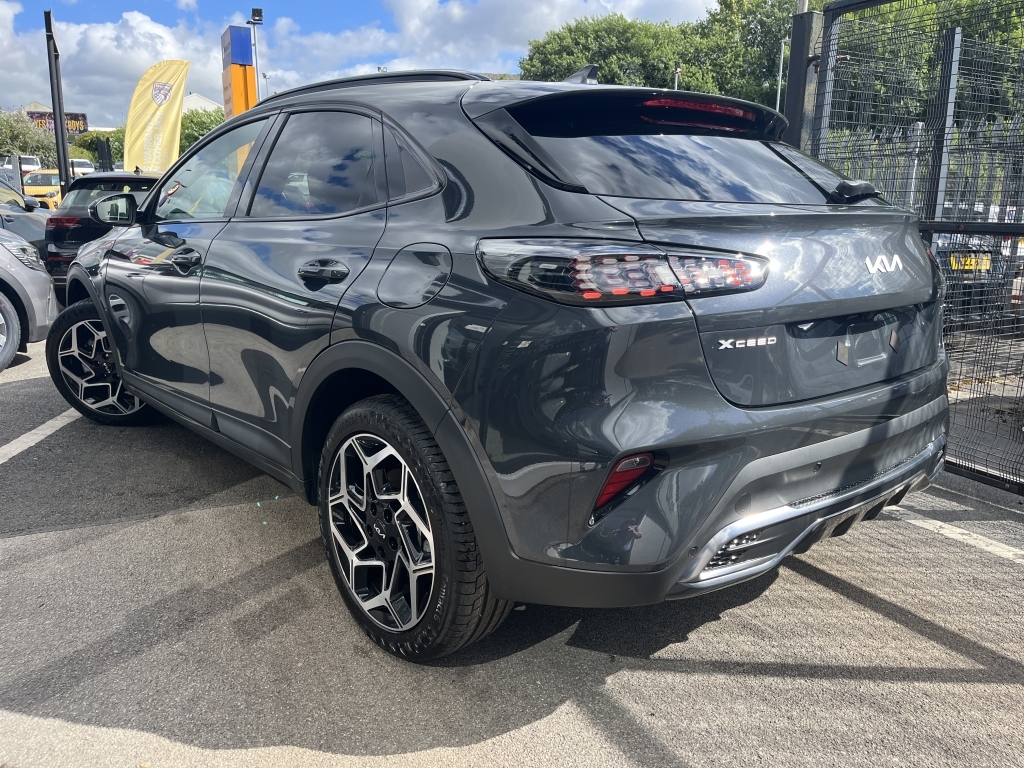 Kia Xceed Hatchback  Silver #2