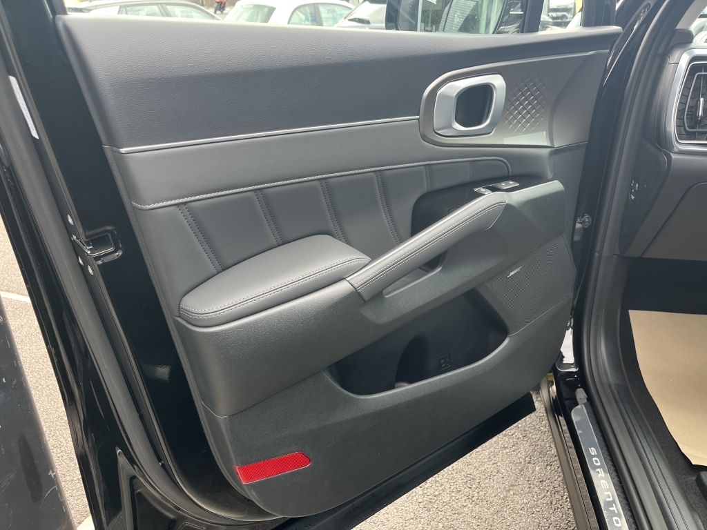Kia Sorento Estate Black #5