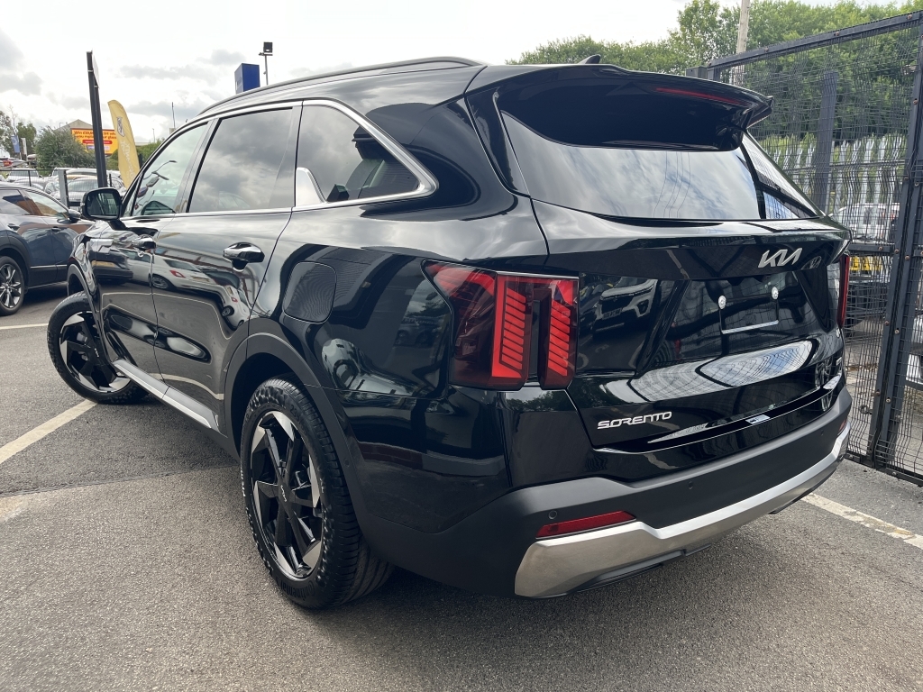 Kia Sorento Estate Black #2
