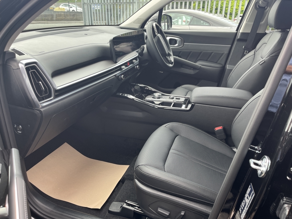 Kia Sorento Estate Black #4