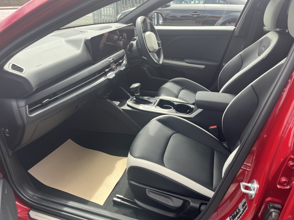 Kia K4 Hatchback Red #4
