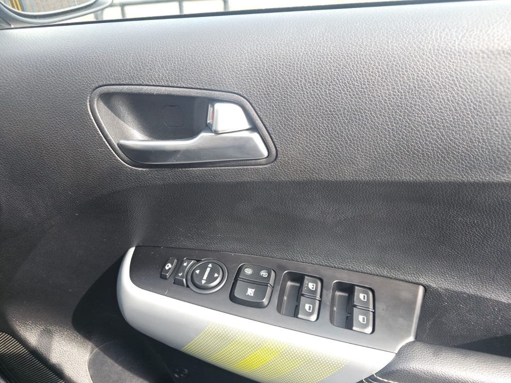Kia Picanto 1.0 2 4 Seats White #29