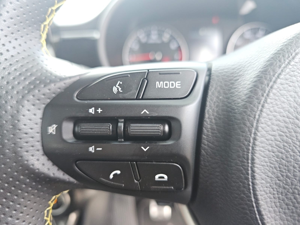 Kia Picanto 1.0 2 4 Seats White #25
