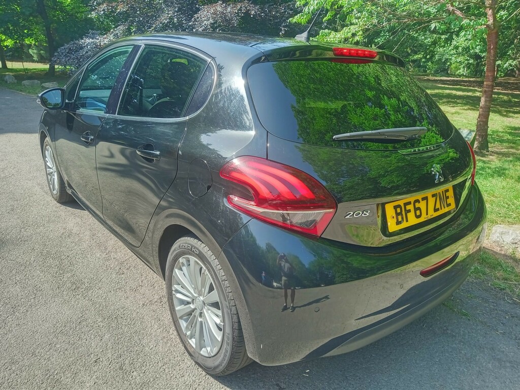 Peugeot 208 1.2 Puretech Allure 2017 BF67ZNE Black #4