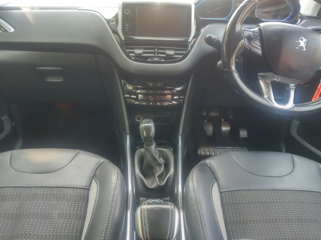 Peugeot 2008 Active White #10
