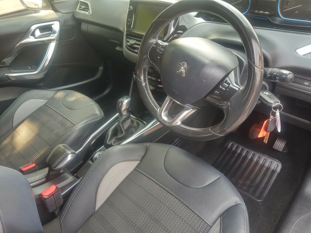 Peugeot 2008 Active White #9
