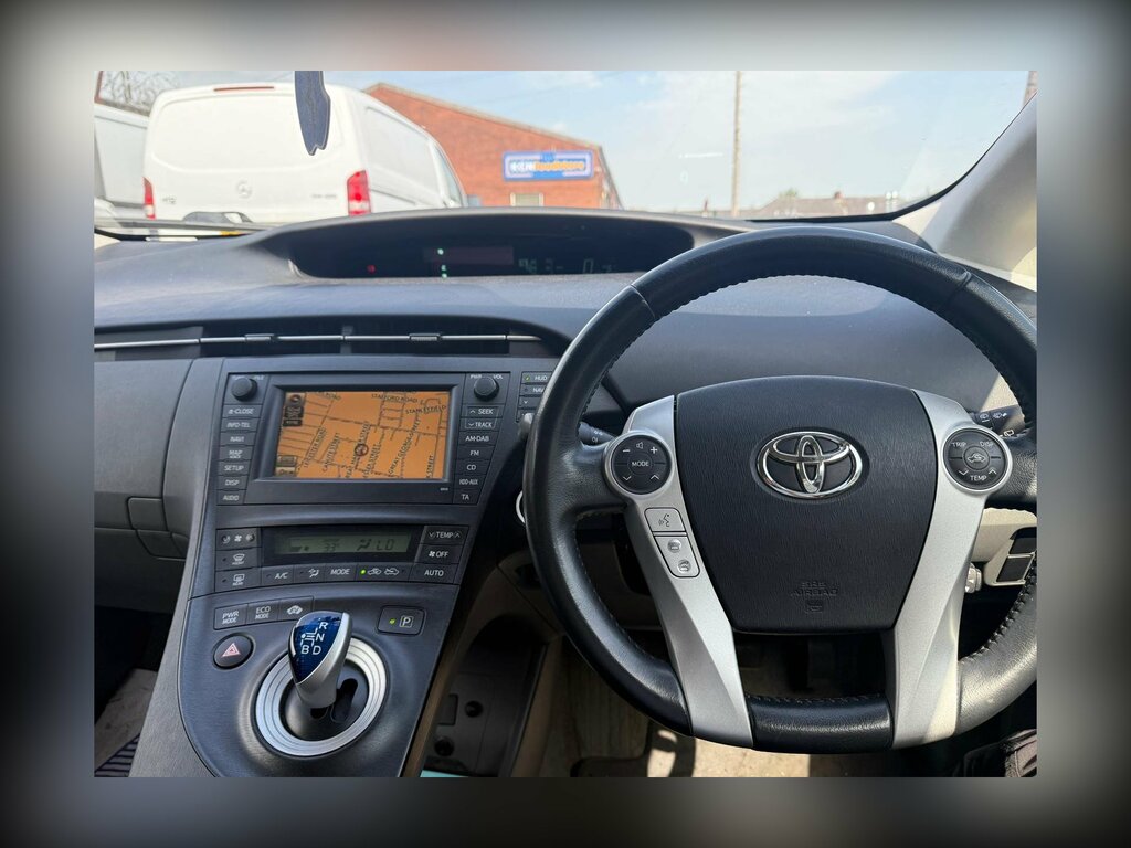 Toyota Prius 1.8 Vvt-h T Spirit Hatchback Hybrid Cvt White #6