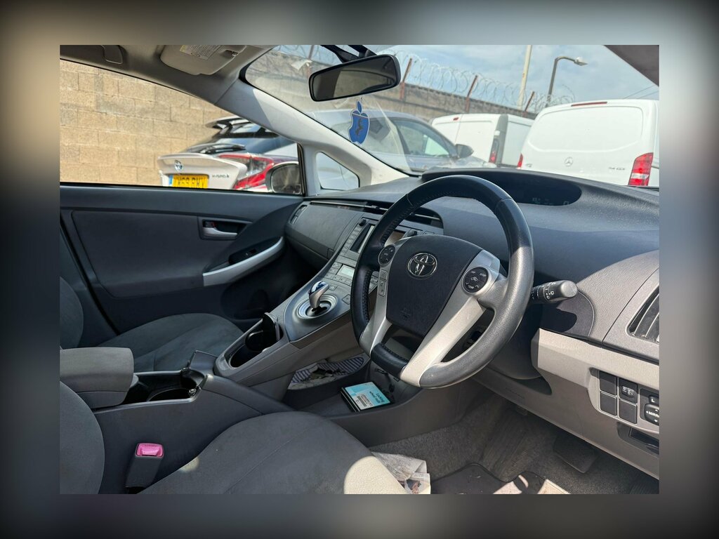 Toyota Prius 1.8 Vvt-h T Spirit Hatchback Hybrid Cvt White #5