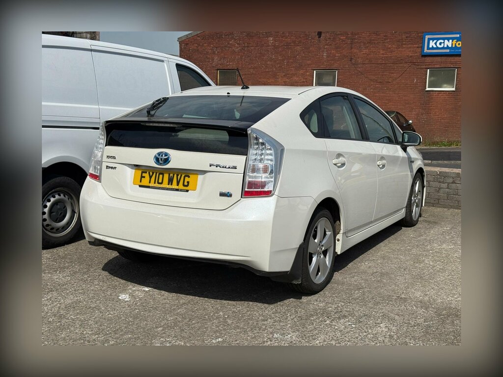 Toyota Prius 1.8 Vvt-h T Spirit Hatchback Hybrid Cvt White #3