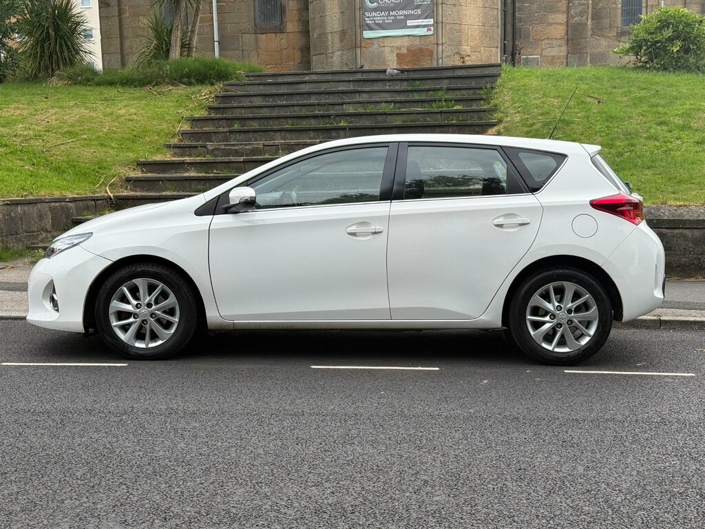 Toyota Auris 1.33 Dual Vvt-i Icon Hatchback E White #4