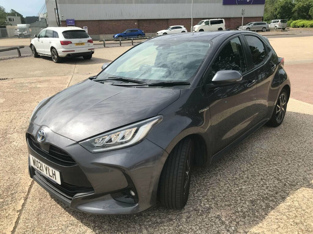 Toyota Yaris 1.5 Vvt-h Design Hatchback Hybrid E-cvt Grey