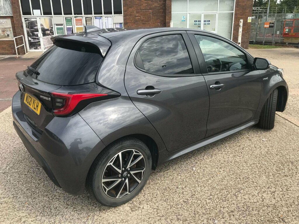 Toyota Yaris 1.5 Vvt-h Design Hatchback Hybrid E-cvt Grey #5