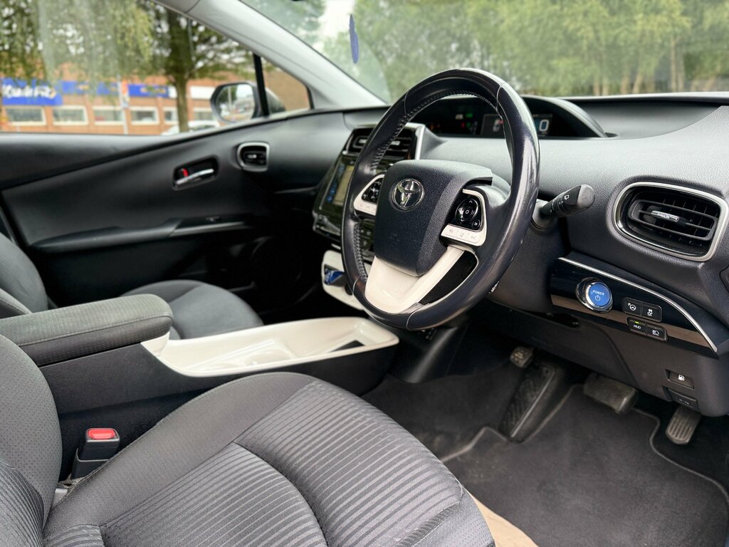 Toyota Prius+  Brown #16