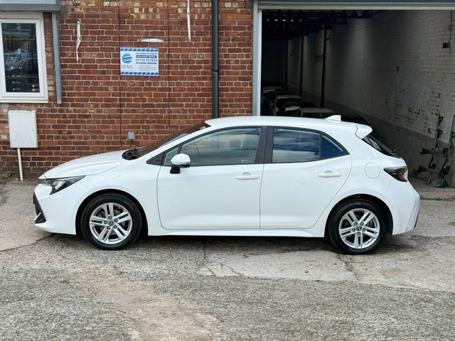 Toyota Corolla Vvt-h Icon Tech Cvt NL22NJZ White #4