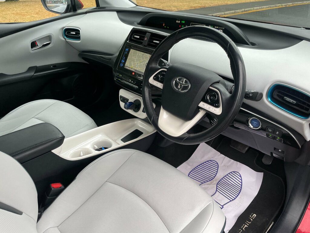 Toyota Prius Vvt-i Active Black #9
