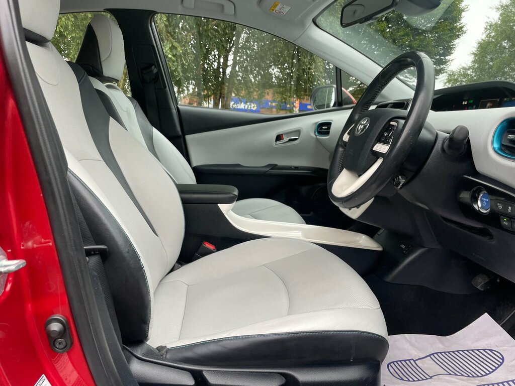 Toyota Prius Vvt-i Active Black #10