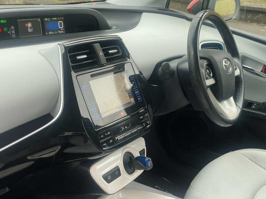 Toyota Prius Vvt-i Active Black #21