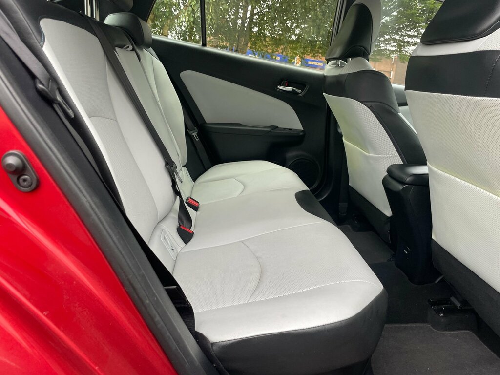 Toyota Prius Vvt-i Active Black #11