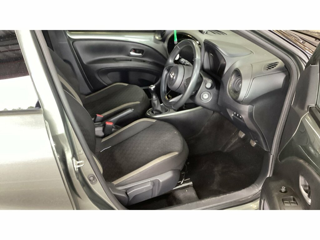 Toyota Aygo X Vvt-i Edge Green #3