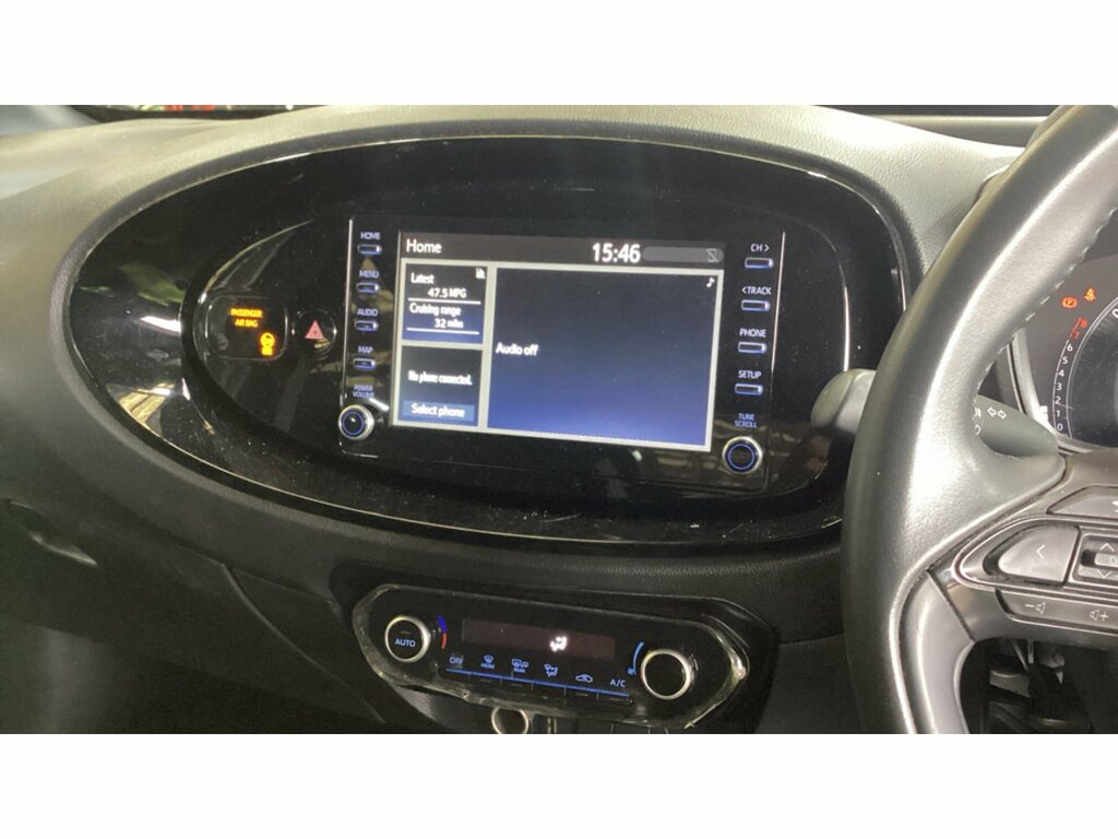 Toyota Aygo X Vvt-i Edge Green #5