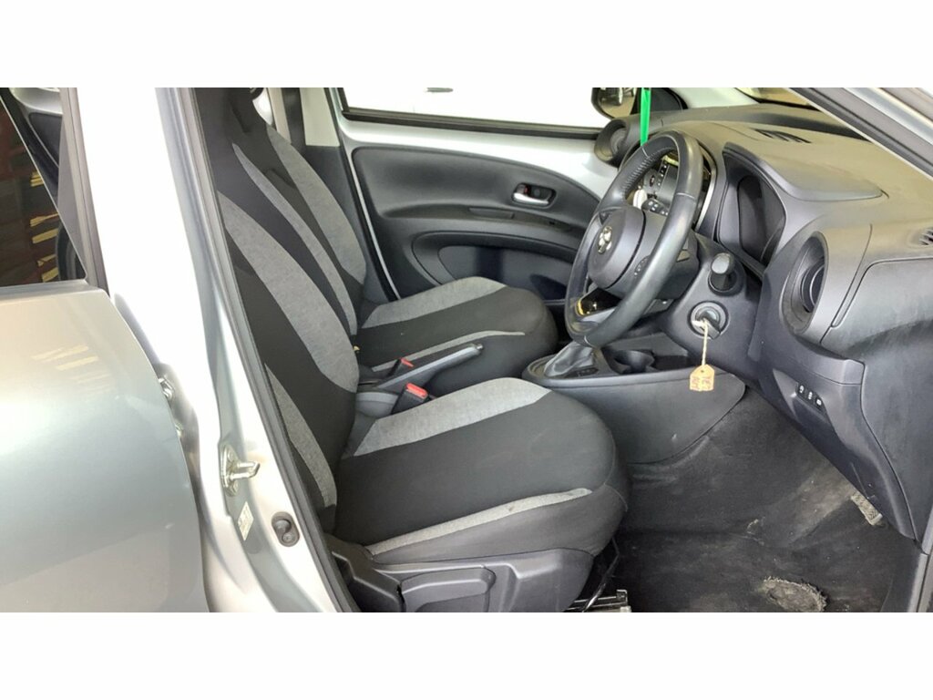 Toyota Aygo X Vvt-i Pure Silver #3
