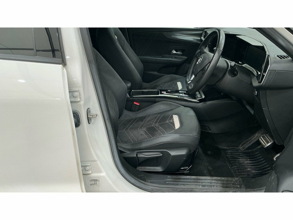 Vauxhall Mokka-e Ultimate White #3