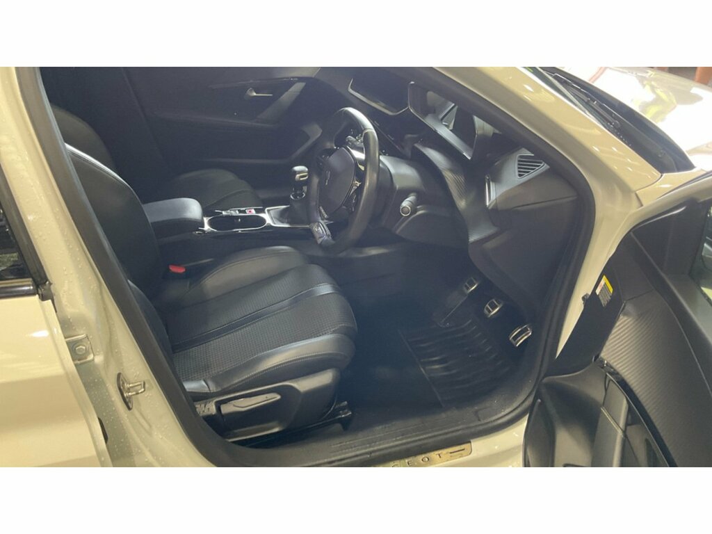 Peugeot 208 Puretech Gt White #3