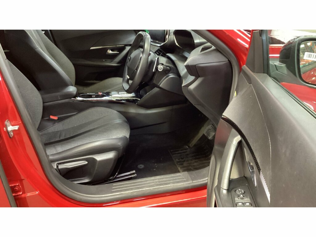 Peugeot 2008 Puretech Allure KW73YVJ Red #3