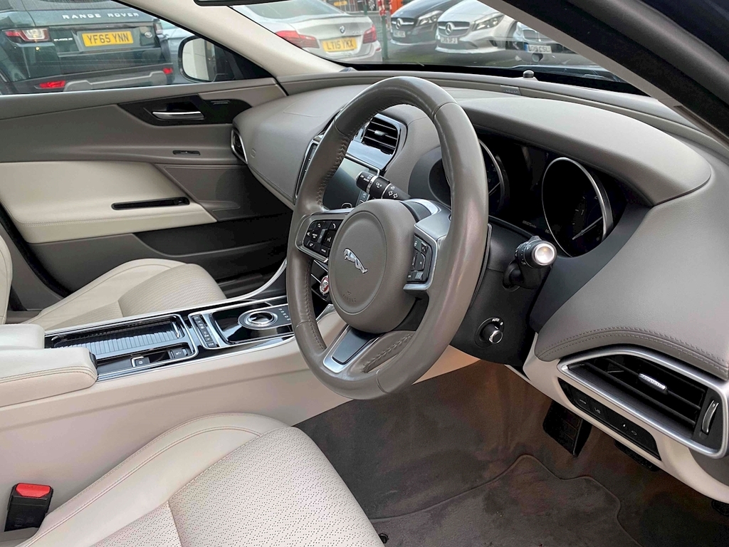 Jaguar XE Portfolio Awd Blue #3