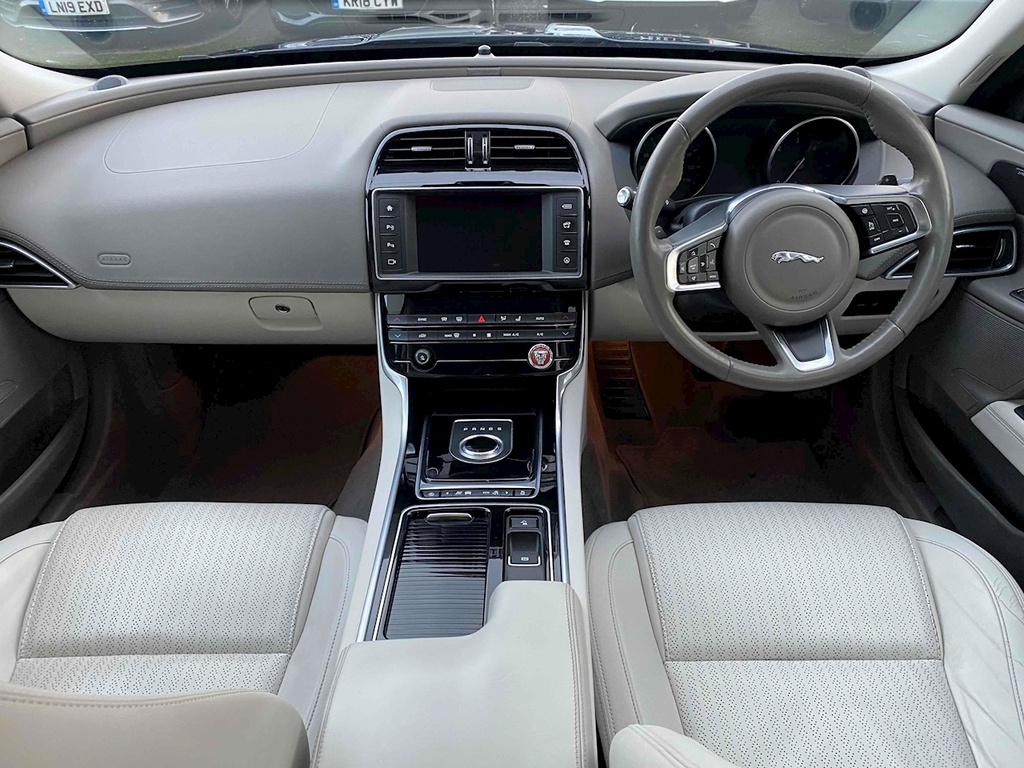 Jaguar XE Portfolio Awd Blue #4