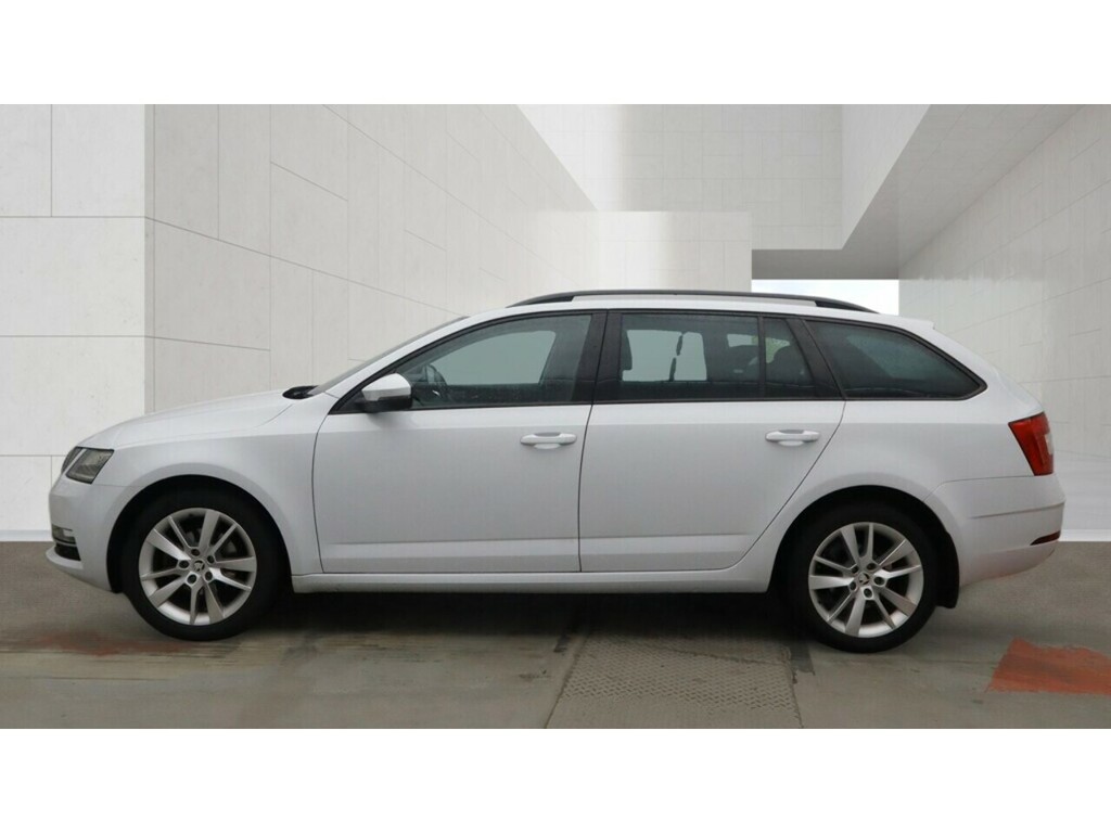 Skoda Octavia Tdi Se L White #6