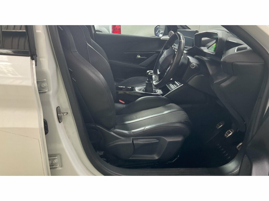 Peugeot 208 Puretech Gt White #3