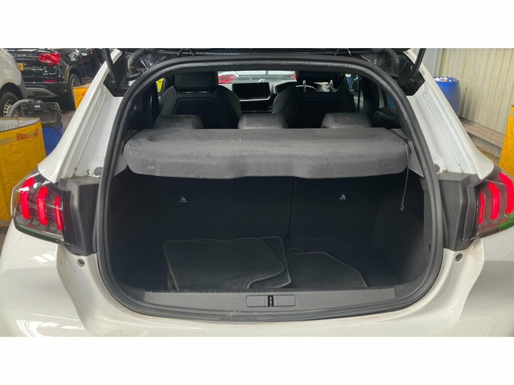 Peugeot 208 Puretech Gt White #5
