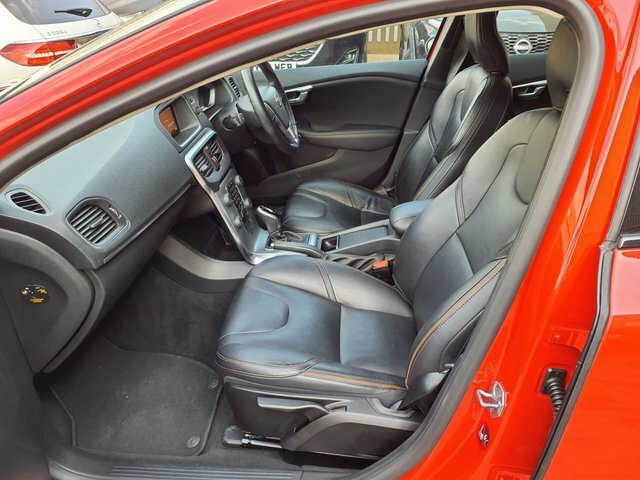 Volvo V40 Cross Country 1.5 T3 Pro Hatchback Euro 6 S S Red #4