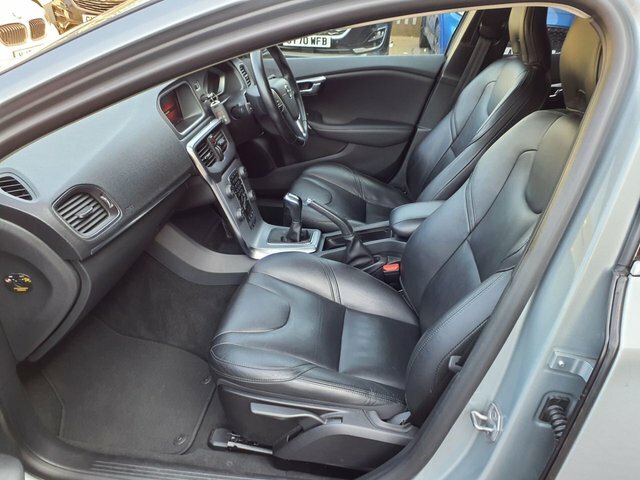 Volvo V40 2.0 T3 Gpf Inscription Hatchback Silver #4