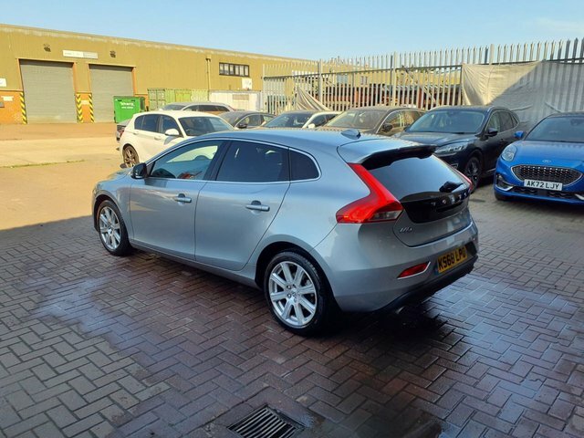 Volvo V40 2.0 T3 Gpf Inscription Hatchback Silver #6