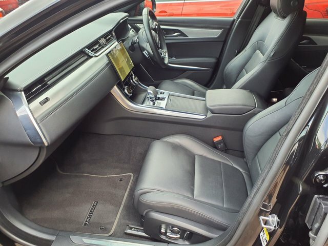 Jaguar XF 2.0 P250i R-dynamic Se Saloon Euro Black #4