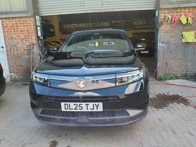 Vauxhall Grandland 1.2 Design Suv Hybrid E-dct Euro 6 S S DL25TJY Black #2