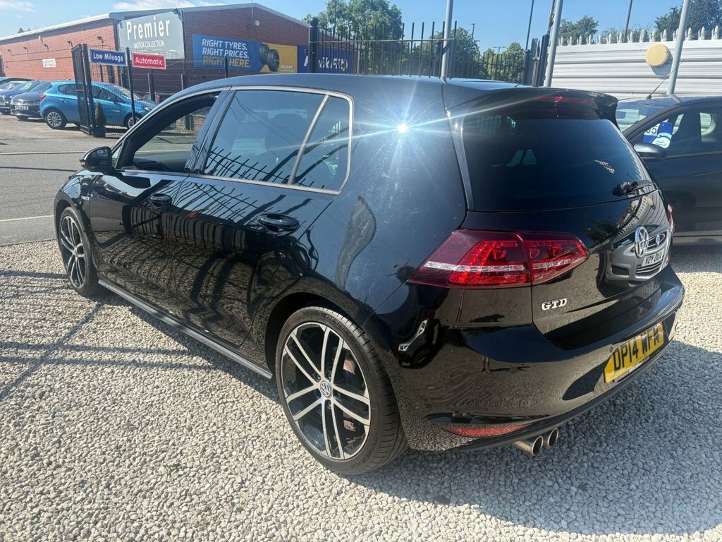 Volkswagen Golf 2L Gtd Black #4