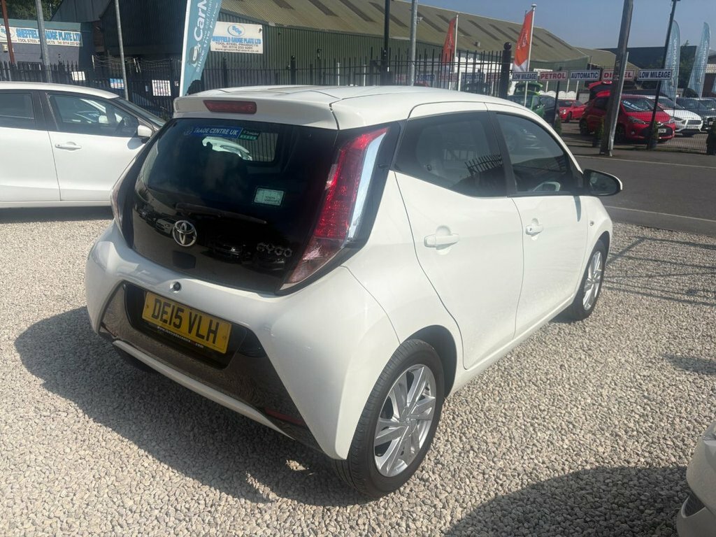 Toyota Aygo 1L X-pression White #6