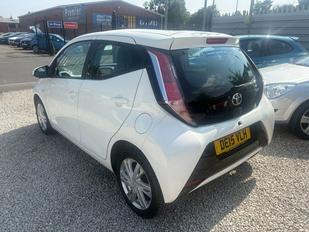 Toyota Aygo 1L X-pression White #4