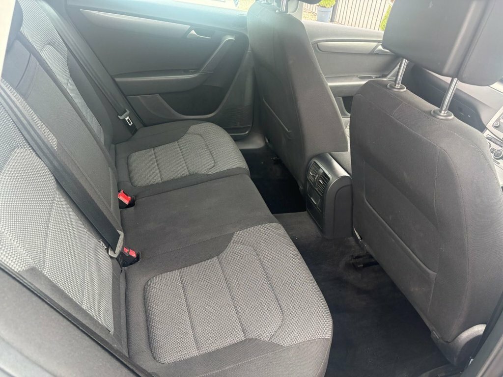 Volkswagen Passat 1.6 Executive Tdi Bluemotion Silver #18