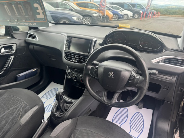 Peugeot 208 1.2 Active 82 Bhp White #13