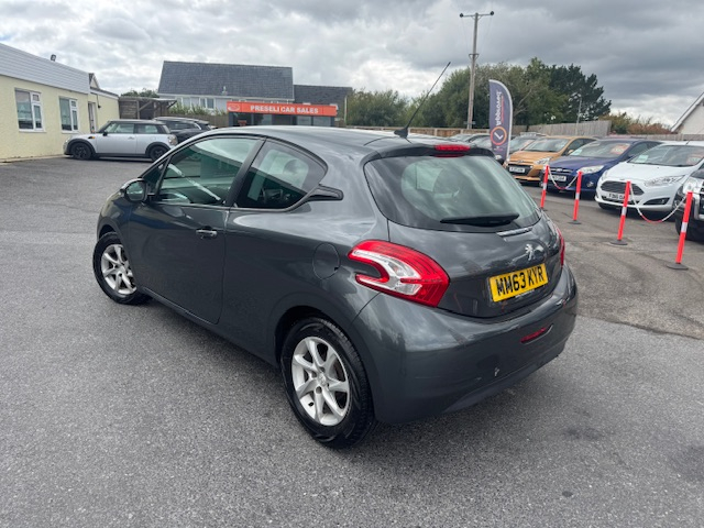 Peugeot 208 Active 1.0I #2