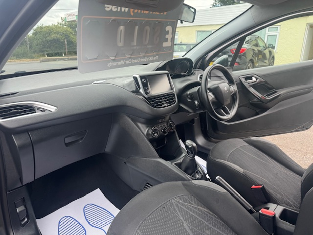 Peugeot 208 1.2 Active 82 Bhp White #10