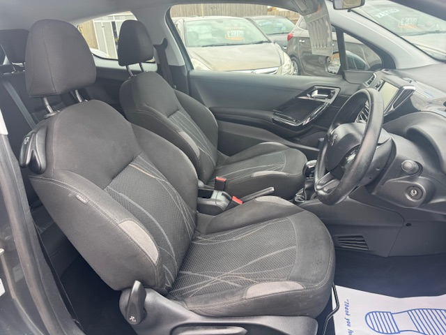 Peugeot 208 1.2 Active 82 Bhp White #15
